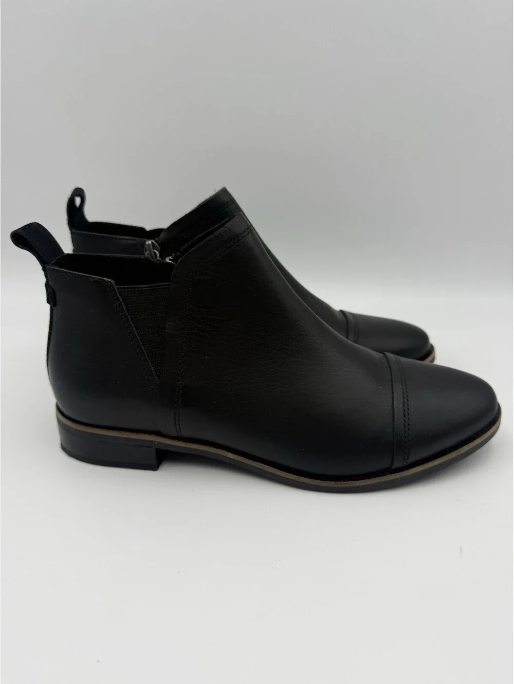 Toms Reese Smooth Black Leather Ankle Boot Bootie Women's Size 7.5 Versatile